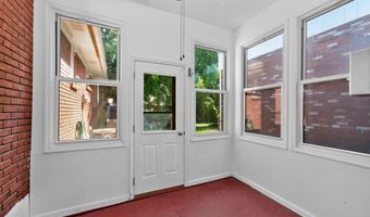 87 Buckingham Dr, Albany, NY 12208