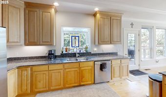 97661 MARINA HEIGHTS Loop, Brookings, OR 97415