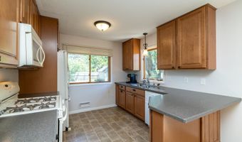 991 Cortland Dr, Apple Valley, MN 55124