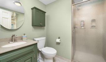 16 Iron Gate Ln, Cromwell, CT 06416