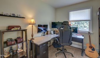 4 Fairway Ct, Albany, NY 12208