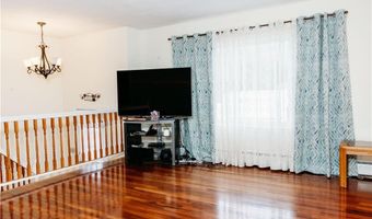 16 Ward Ave, Middletown, RI 02842