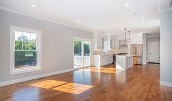 927 High Rd, Berlin, CT 06037