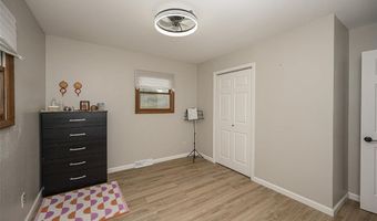 270 E Skyline Dr, Ballwin, MO 63011