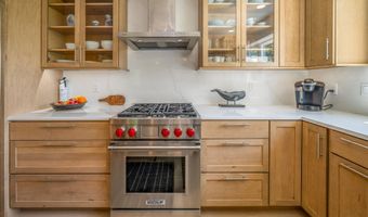 8 Shipmasters Cove Rd, Belfast, ME 04915