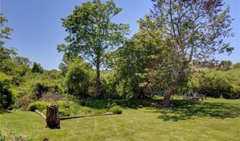201 Paradise Ave, Middletown, RI 02842