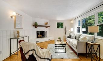 2420 N TAYLOR St, Arlington, VA 22207