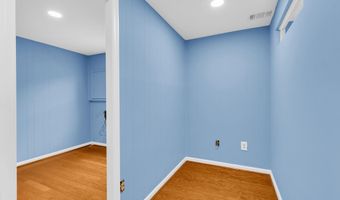 7428 FOUNTAIN HEAD Dr, Annandale, VA 22003