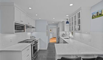 30 Stone Ridge Dr, East Greenwich, RI 02818