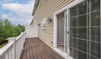 25 White Oak Ln, Aberdeen, NJ 07747