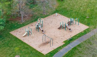 16 Heritage Dr, Allentown, NJ 08501