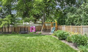 90 E White Oak St, Arlington Heights, IL 60005