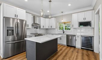 10113 Bald Eagle Dr, Biloxi, MS 39532