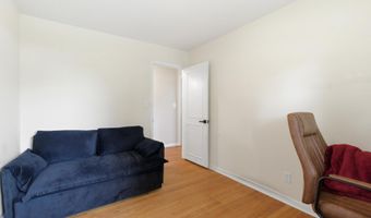 11 James Dr, Albany, NY 12211