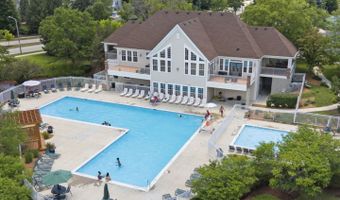 900 Heartland Park Ln, Antioch, IL 60002