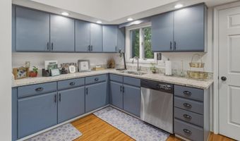 203 BRENDA Ln, Basye, VA 22810
