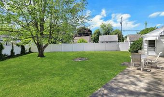 371 Northfield Dr, Bridgeport, CT 06606
