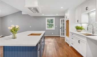 138 Oliphant Ln, Middletown, RI 02842