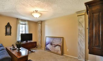 922 N Claytonbrook Dr 1, Ballwin, MO 63011