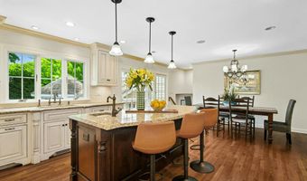 2 Knollwood Ln, Darien, CT 06820