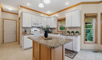 1214 Sandalwood Ct SW, Altoona, IA 50009