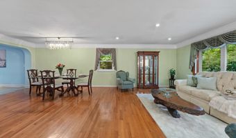6816 SHRINE Ct, Annandale, VA 22003