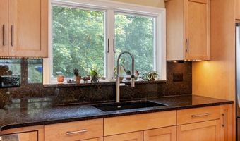2 Doris Rd, Bedford, MA 01730