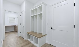 2021 Approach Dr, Auburn, IN 46706