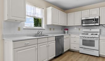 1114 Arbor Spring Ct, Ballwin, MO 63021