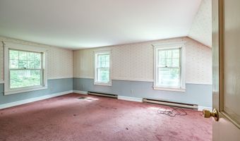4 Pineway Dr, Auburn, ME 04210