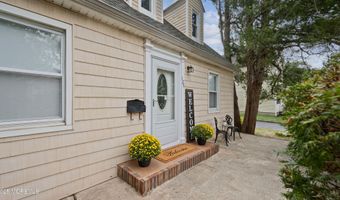 125 Eighth St, Belford, NJ 07718