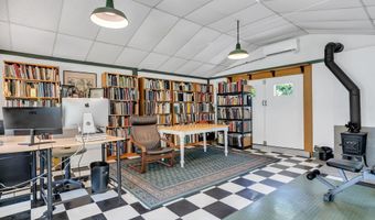 136 S Main St, Allentown, NJ 08501