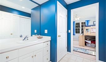 371 Glen Hill Dr, North Kingstown, RI 02874