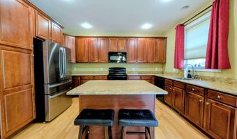 68 Lawrence Ave 68, Danbury, CT 06810