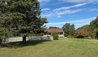 827 Wolf Creek Ln, Appomattox, VA 24522