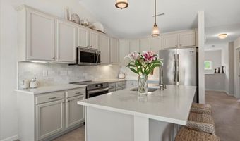 37 Governor Cir, Albany, NY 12208