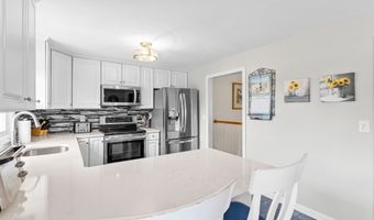 6 Gumpas Hill Rd, Pelham, NH 03076