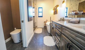 811 S Ibis St, Aberdeen, SD 57401