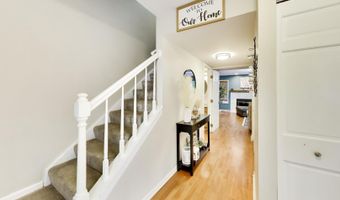30 Oxford Ct, Algonquin, IL 60102