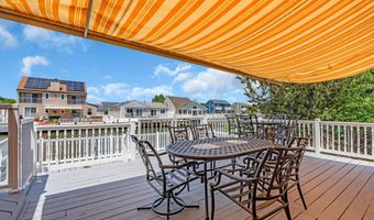 82 Spinnaker Ct, Bayville, NJ 08721