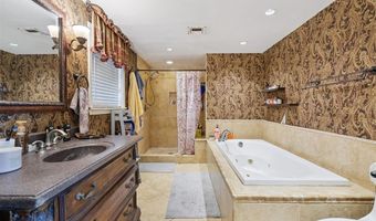 8008 NW 27 St, Bethany, OK 73008