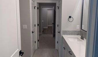 620 E Park Pl, Andover, KS 67002