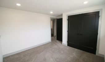 8641 E Cherrywood Ct, Bel Aire, KS 67226