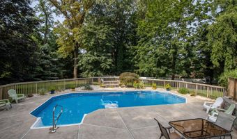 7 Cormorant Dr, Middletown, NJ 07748