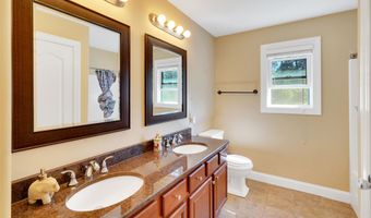 449 Montgomery St, Bayville, NJ 08721