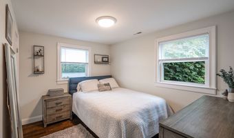 51 Mountain View Dr, Brookfield, CT 06804