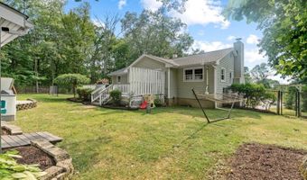35 Skytop Rd, Andover, NJ 07860