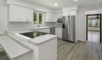 31 Roslyn Dr, Cheshire, CT 06410