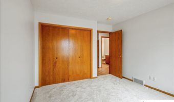 803 Clearwater Cir, Beatrice, NE 68310