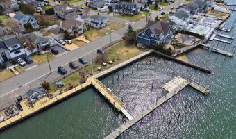 9 Cabot Rd W, Massapequa, NY 11758